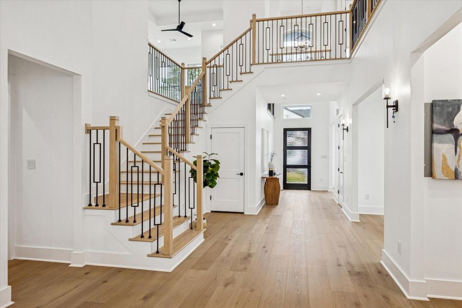 Spacious, unfurnished interior of a new home in , Bellaire (Image 19).