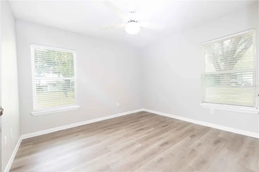 Spacious, unfurnished interior of a new home in , Bushnell (Image 27).