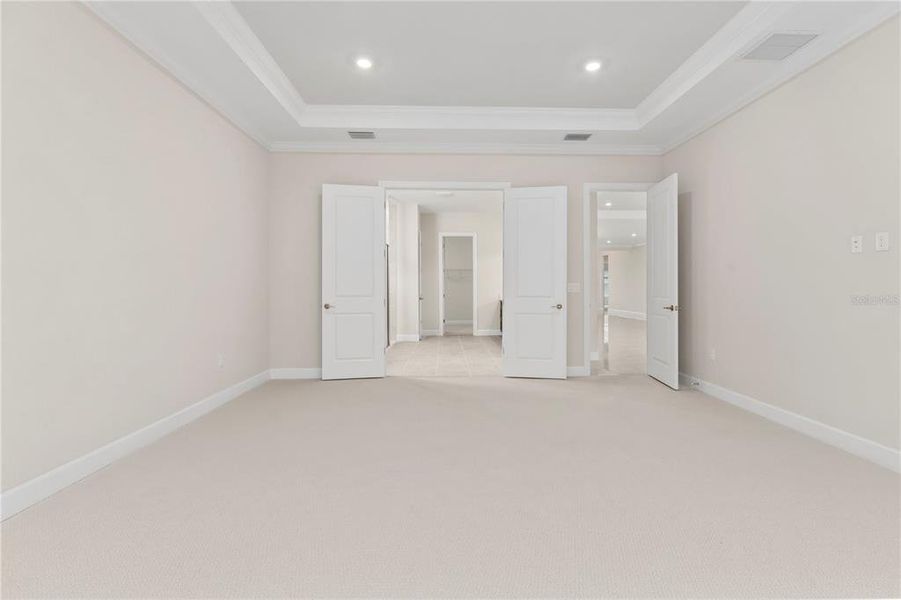 Spacious, unfurnished interior of a new home in , Sarasota (Image 25).