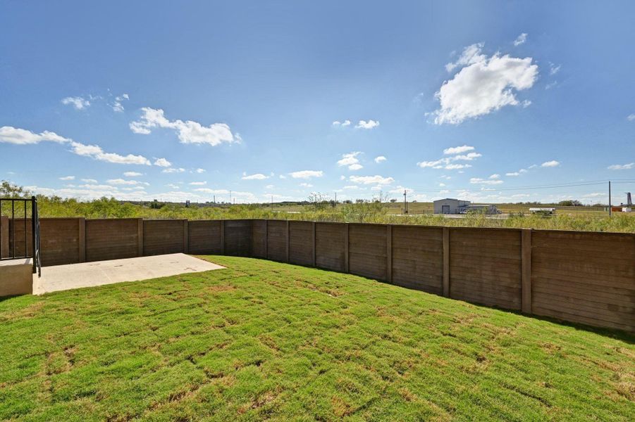 Exterior details and patio area of a home in Stoney Chase, Del Valle (Image 4).