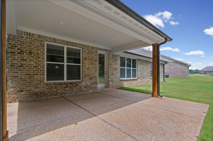 Representative exterior details of a home built from the Albany by Grant & Co in Walker Farms, Bartlett (Image 31).