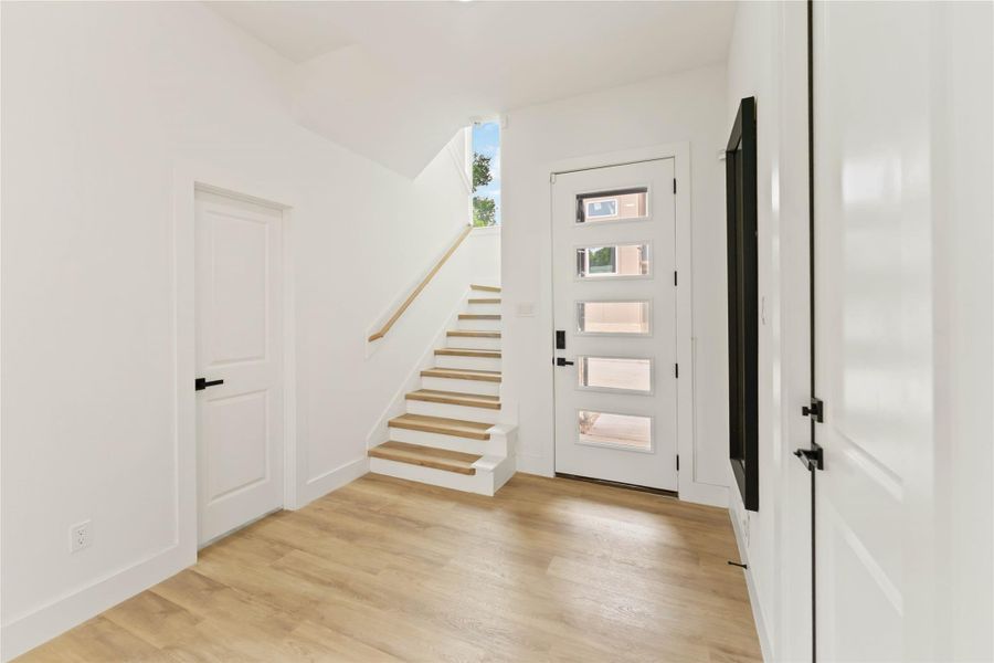 Spacious, unfurnished interior of a new home in , Houston (Image 20).