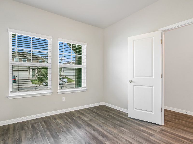 Spacious, unfurnished interior of a new home in Butler Farms - Reserve Collection, Liberty Hill (Image 7).