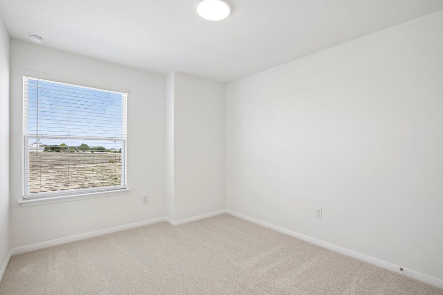 Spacious, unfurnished interior of a new home in Porter Country, Buda (Image 20).