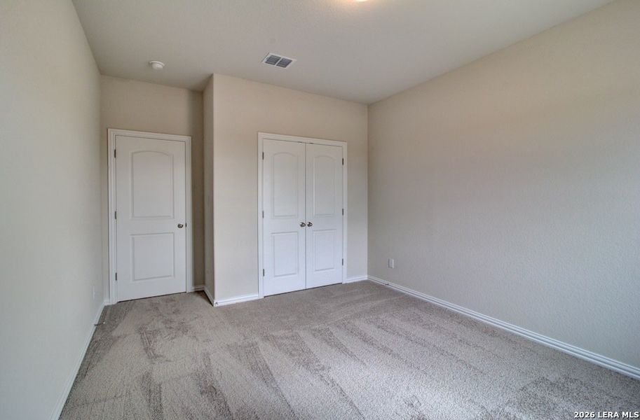 Spacious, unfurnished interior of a new home in Stream Waters, Seguin (Image 13).