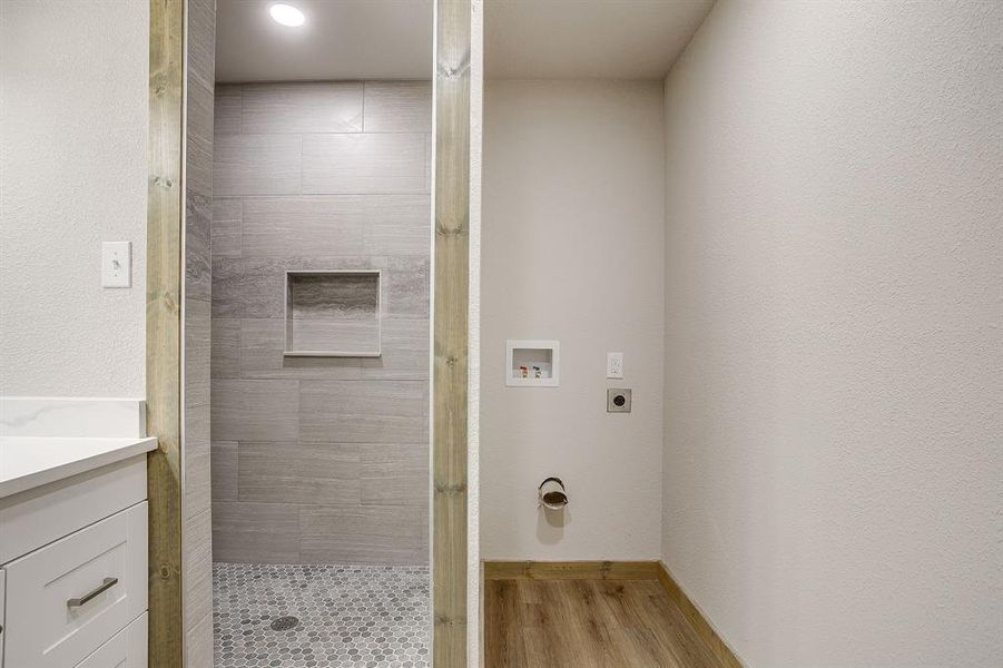 Spacious, unfurnished interior of a new home in , Weatherford (Image 11).