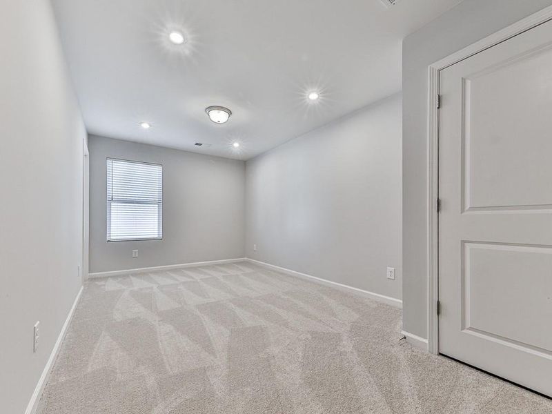 Spacious, unfurnished interior of a new home in Kingsley, Acworth (Image 25).