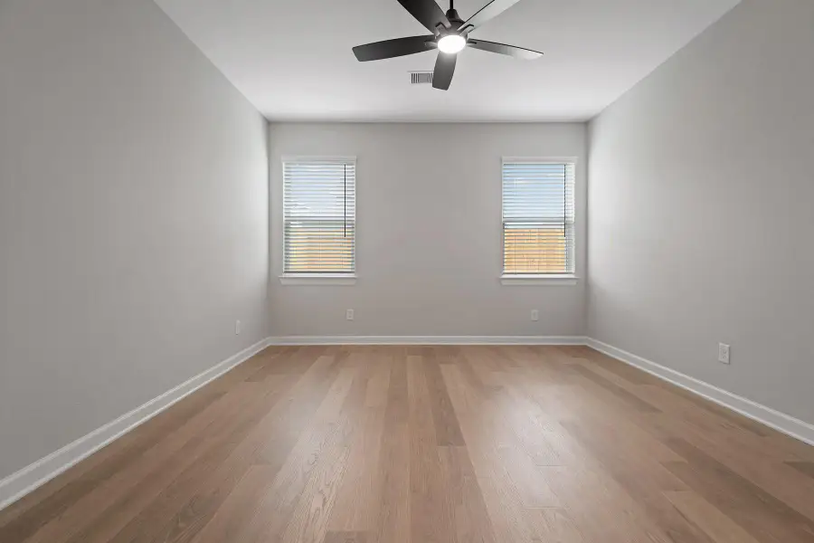 Spacious, unfurnished interior of a new home in Cypress Trails at Bauer Landing, Hockley (Image 9).