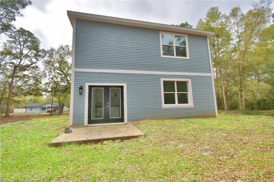 Exterior details and patio area of a home in , Avon Park (Image 18).