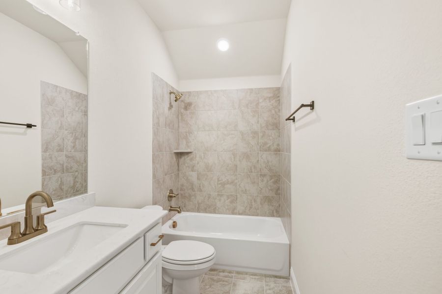 Furnished interior view inside a new home in Edgewater, Fate (Image 13).