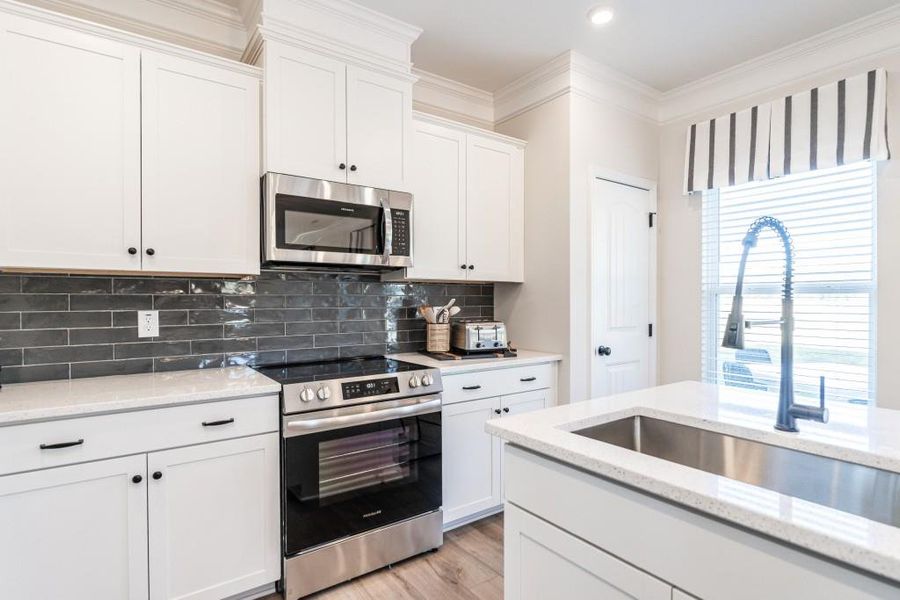 Furnished interior view inside a new home in Duncan Farm, Cartersville (Image 6).