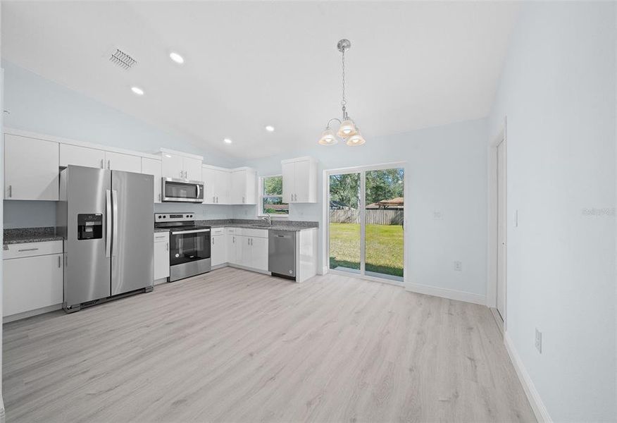 Spacious, unfurnished interior of a new home in , Ocala (Image 13).