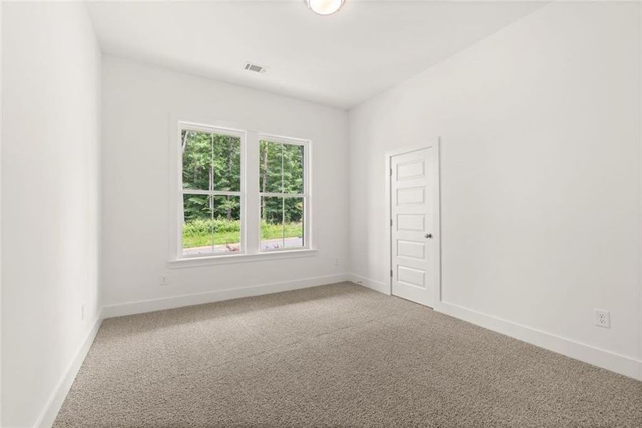 Spacious, unfurnished interior of a new home in , Gainesville (Image 19).