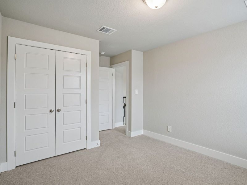 Spacious, unfurnished interior of a new home in Lark Canyon, New Braunfels (Image 28).