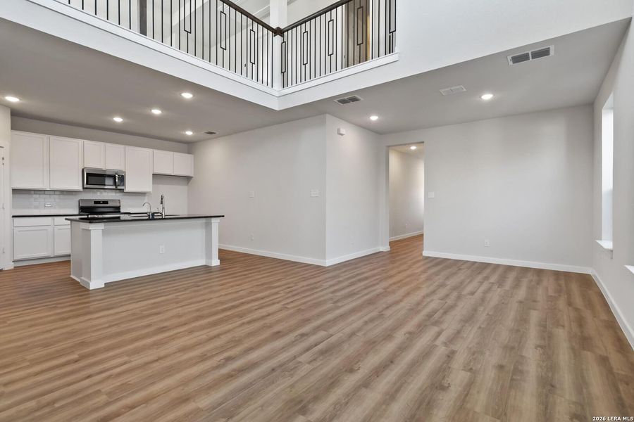 Spacious, unfurnished interior of a new home in Red Hawk Landing, San Antonio (Image 24).