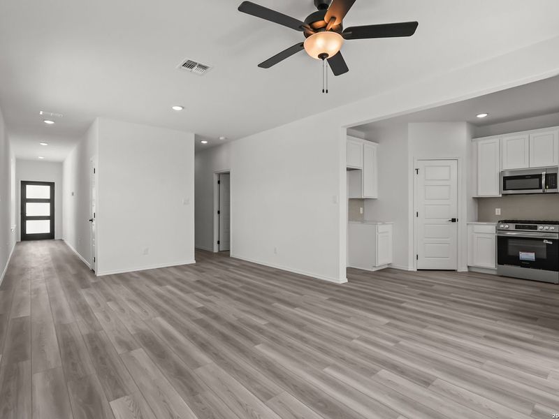 Spacious, unfurnished interior of a new home in Meadows at Oak Creek, San Antonio (Image 16).
