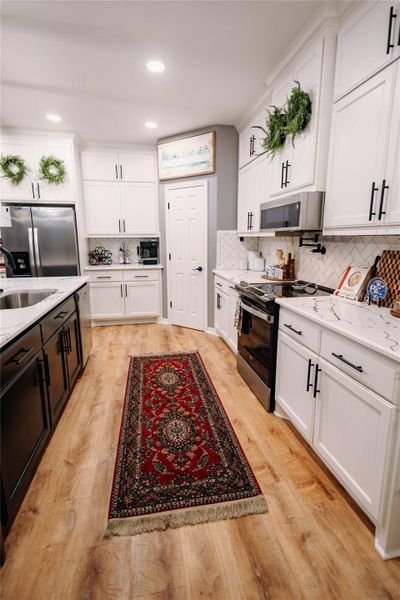 Furnished interior view inside a new home in , Bryan (Image 18).