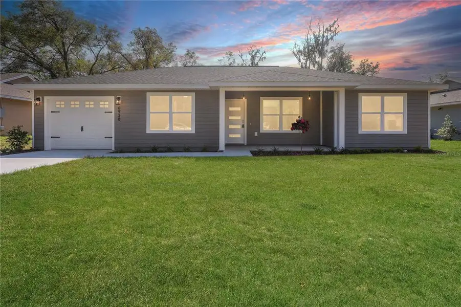 Exterior details and patio area of a home in , Belleview (Image 21).
