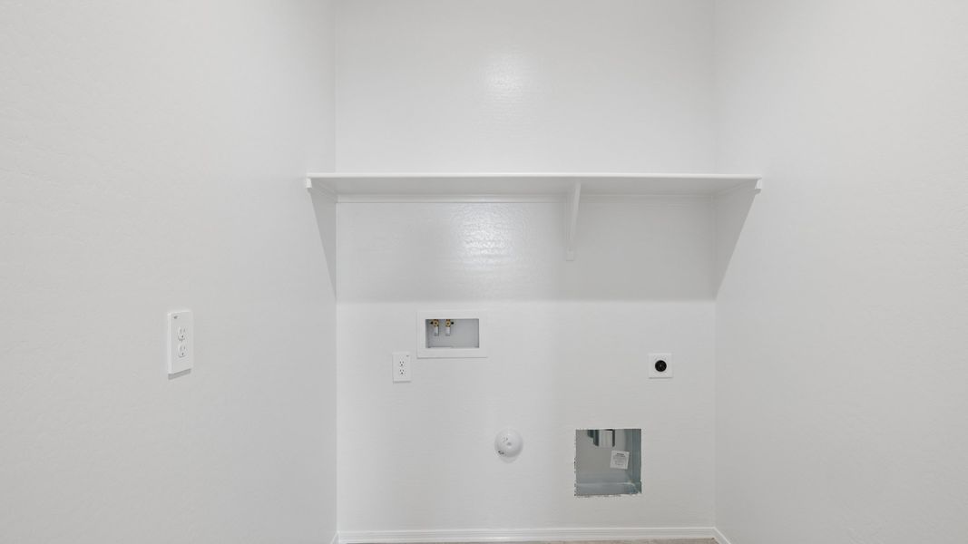 Representative unfurnished interior of a home built from the Lakeway by D.R. Horton in Heartland Ranch, Coolidge (Image 35).