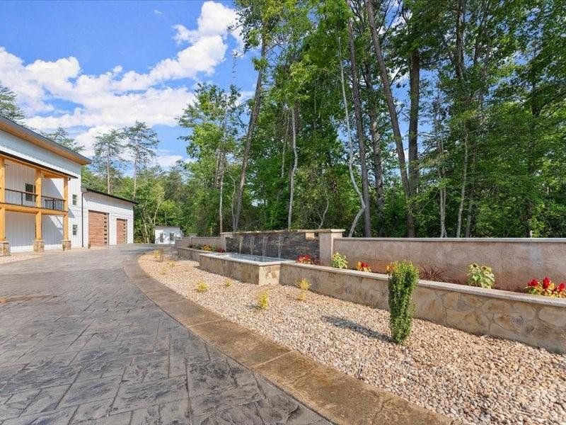 Exterior details and patio area of a home in , Dahlonega (Image 44).