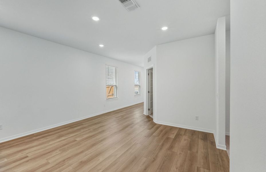 Spacious, unfurnished interior of a new home in Crosswinds, Kyle (Image 15).