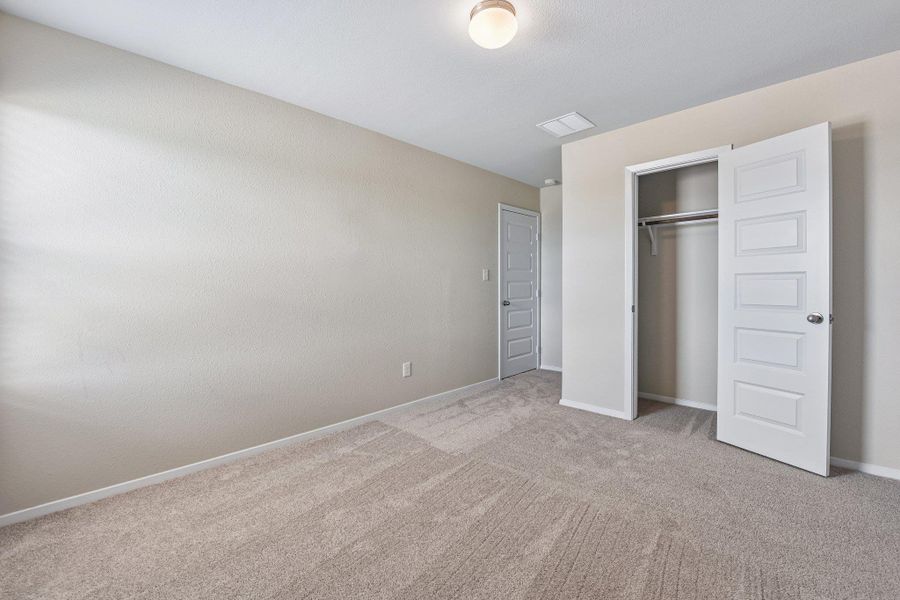 Spacious, unfurnished interior of a new home in Edgebrooke, Pflugerville (Image 31).