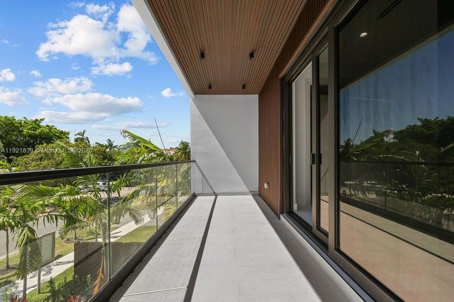 Exterior details and patio area of a home in , Fort Lauderdale (Image 36). Exterior details and patio area of a home in , Fort Lauderdale (Image 36).