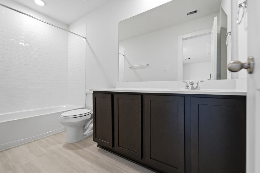 Furnished interior view inside a new home in Magnolia Springs, Montgomery (Image 17).