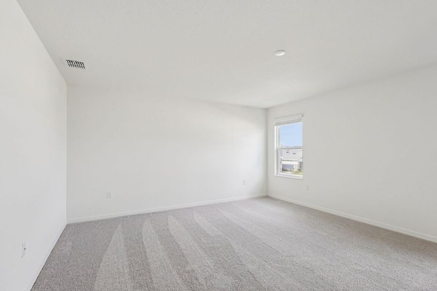 Spacious, unfurnished interior of a new home in Gardens at Waterstone II, Palm Bay (Image 8).