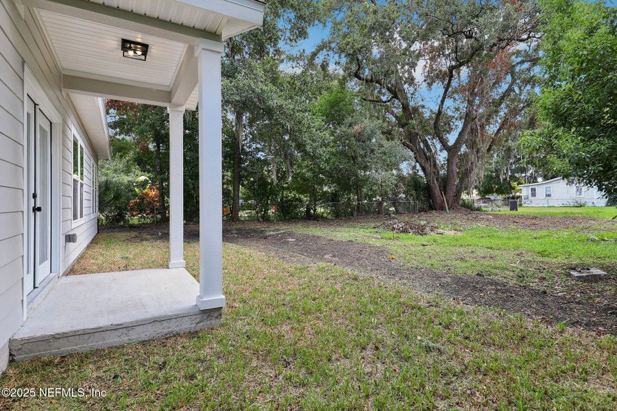 Exterior details and patio area of a home in , Jacksonville (Image 4).