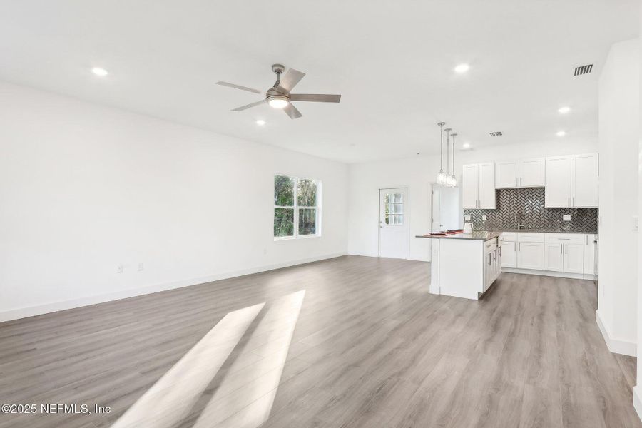 Spacious, unfurnished interior of a new home in , Deland (Image 11).