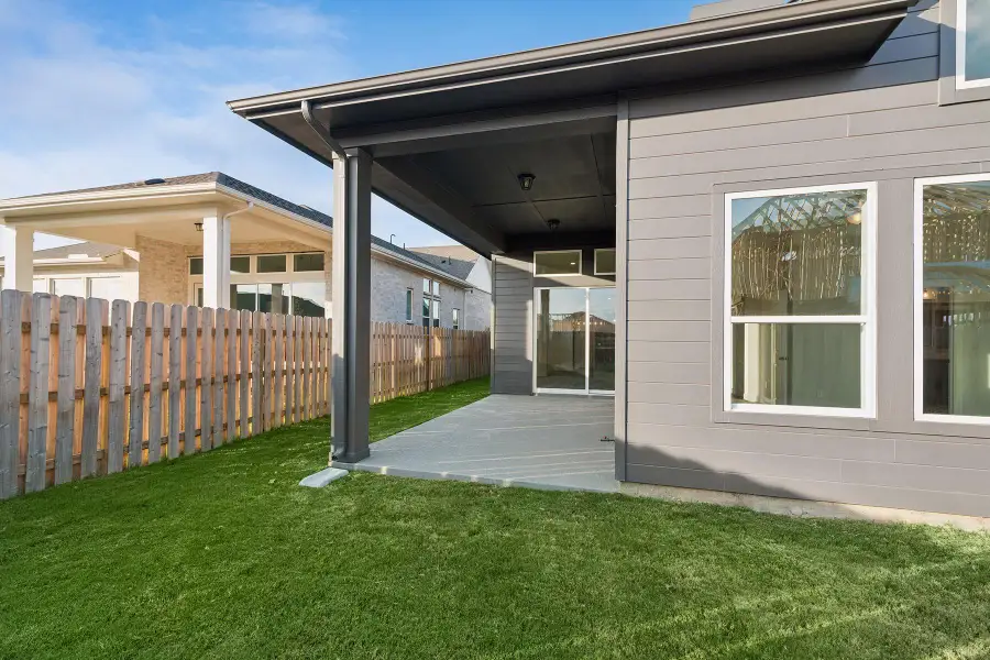 Welcome to The Conroe by David Weekley Homes. Move-In-Ready Now! Welcome to The Conroe by David Weekley Homes. Move-In-Ready Now!