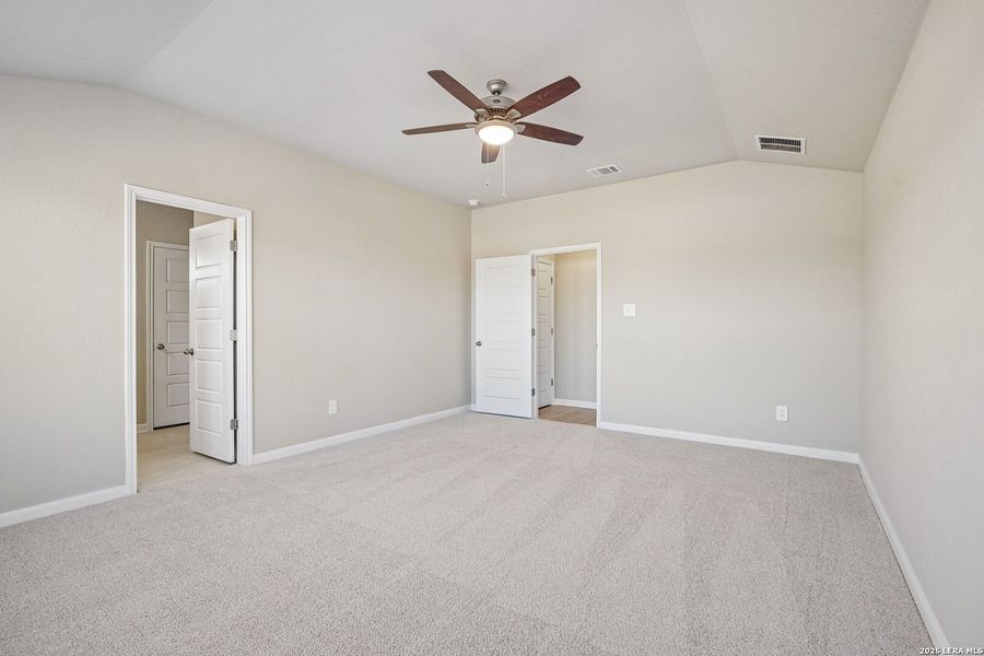 Spacious, unfurnished interior of a new home in Remington Ranch, San Antonio (Image 39).