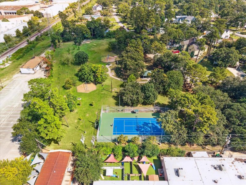 The playgrounds and open fields on the school grounds are often used after school hours and on weekends by the local community, adding to the welcoming, neighborhood feel of Garden Oaks. Whether you’re looking for a peaceful place to unwind or a vibrant space for children to play, the park and trail around Garden Oaks Montessori provide a perfect blend of nature, recreation, and community connection.