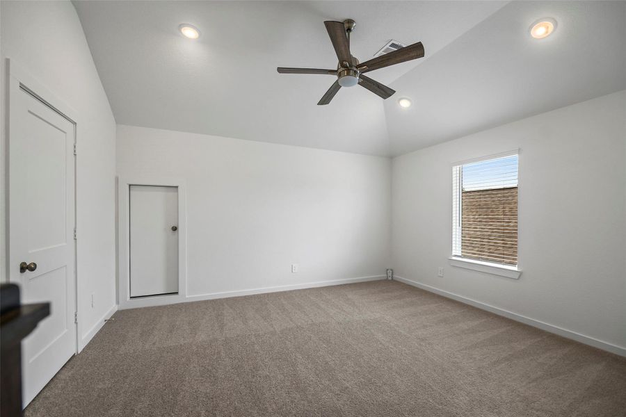 Spacious, unfurnished interior of a new home in Sorella, Tomball (Image 20).