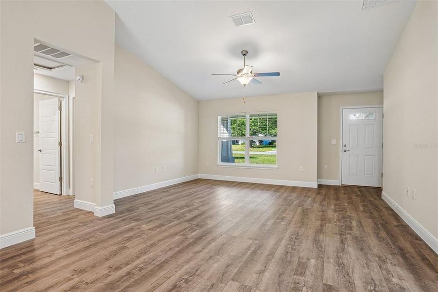 Spacious, unfurnished interior of a new home in , Citrus Springs (Image 17).