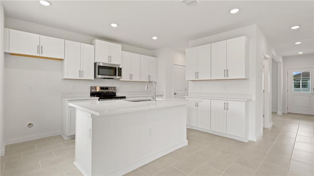 Furnished interior view inside a new home in Willowbrook North, Winter Haven (Image 15).
