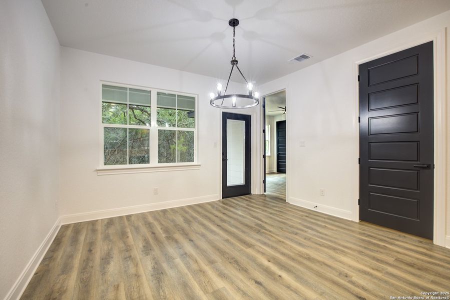 Spacious, unfurnished interior of a new home in , Wimberley (Image 28).