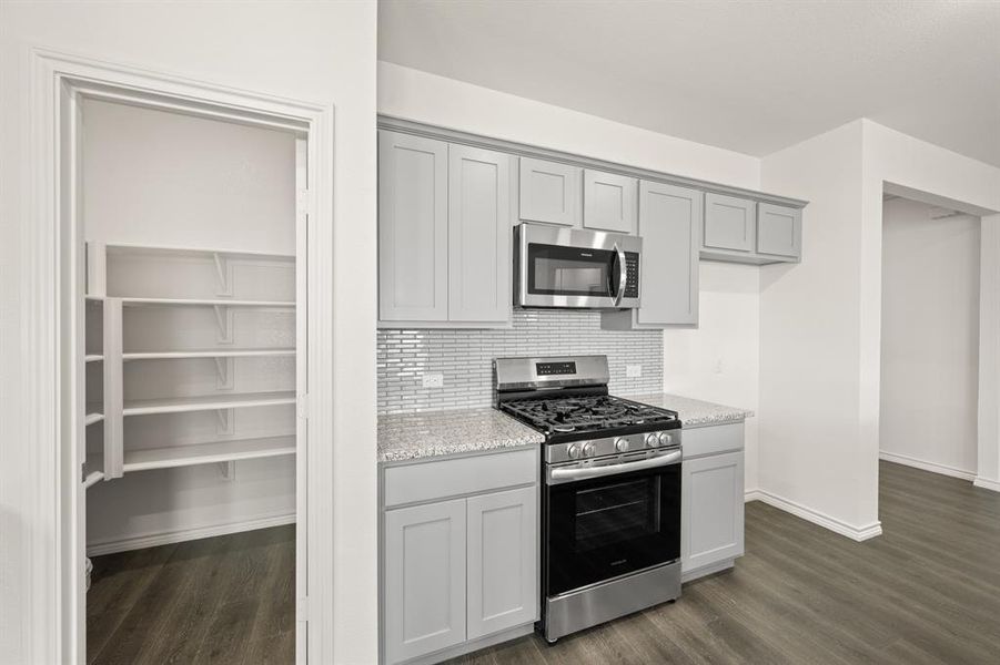 1906 Cheyenne- Kitchen-1998