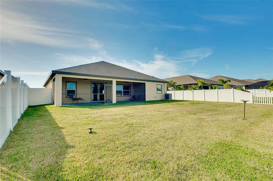 Exterior details and patio area of a home in , Bradenton (Image 30).