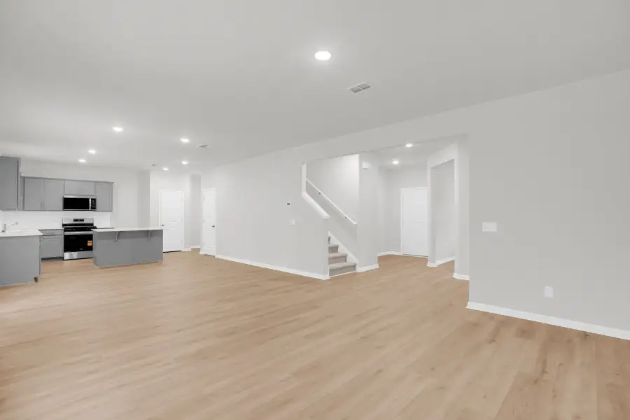 Spacious, unfurnished interior of a new home in Bradford Pointe, Summerville (Image 44).