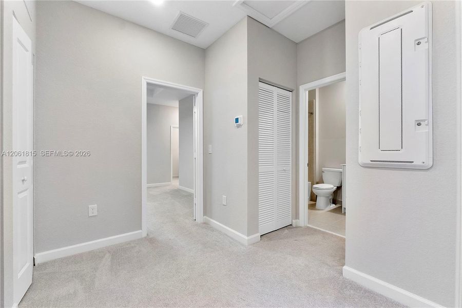 Spacious, unfurnished interior of a new home in , Coral Springs (Image 25).