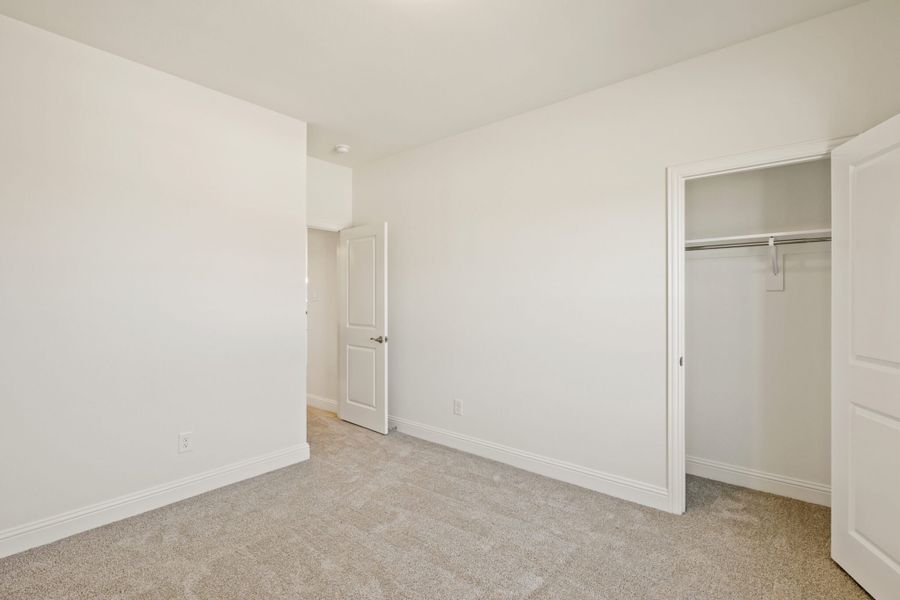 Spacious, unfurnished interior of a new home in Lake Breeze, Lavon (Image 41).