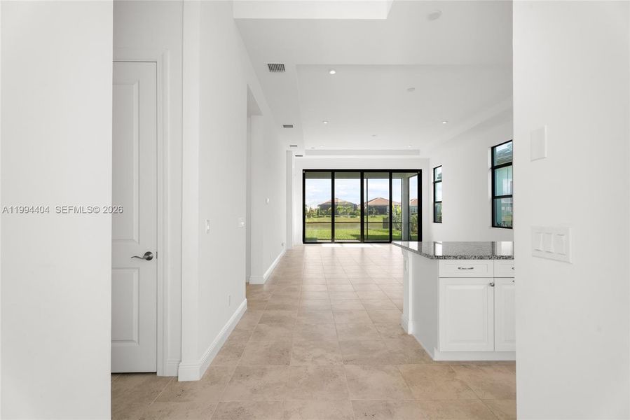 Spacious, unfurnished interior of a new home in , Port St. Lucie (Image 16).