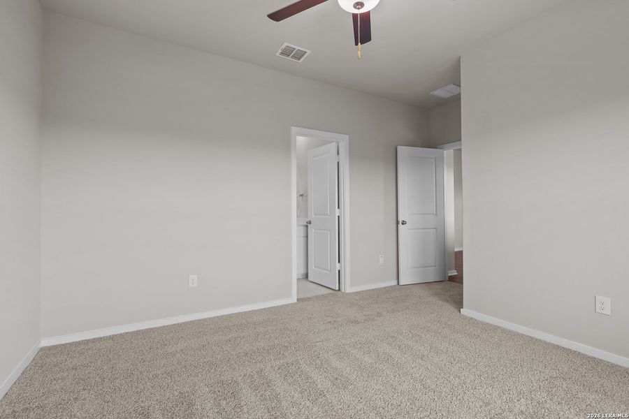 Spacious, unfurnished interior of a new home in The Parklands, Schertz (Image 27).