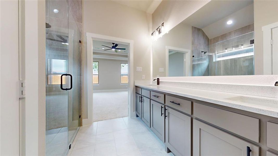 Furnished interior view inside a new home in , Grand Prairie (Image 10).