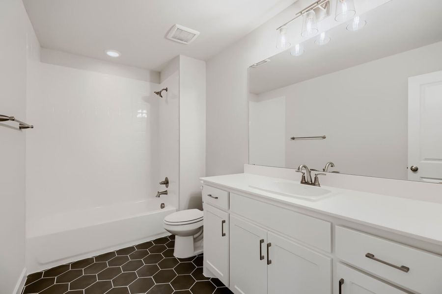 4407 Windy - Full Bathroom 4407 Windy - Full Bathroom