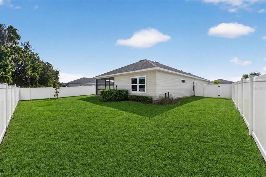 Exterior details and patio area of a home in Heath Preserve, Ocala (Image 4).