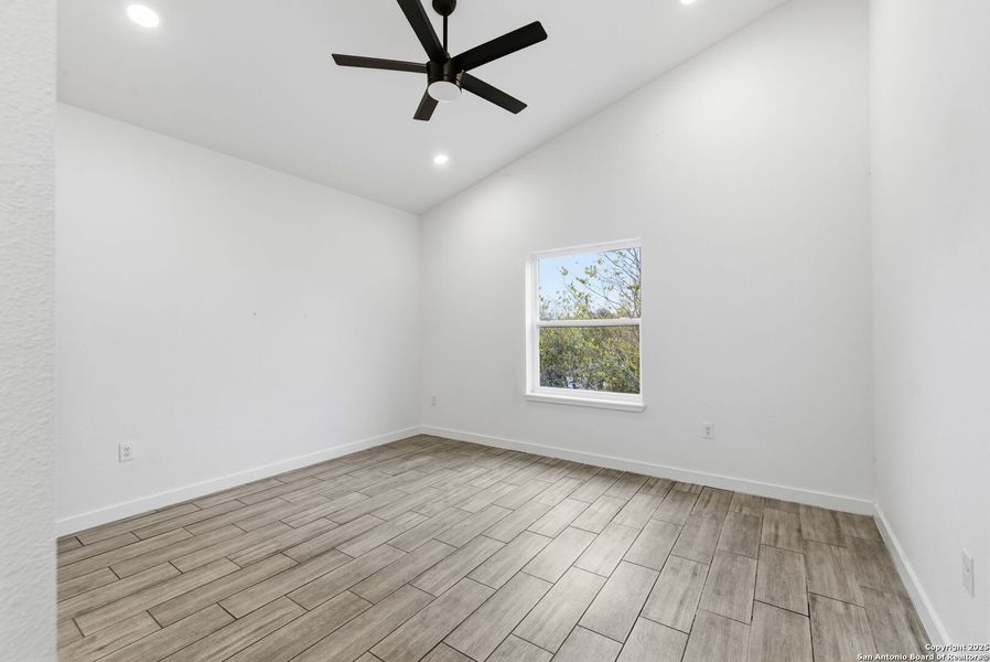 Spacious, unfurnished interior of a new home in , San Antonio (Image 18).