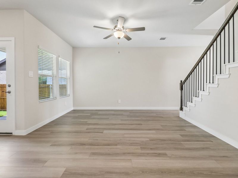 Spacious, unfurnished interior of a new home in Cibolo Hills West - Spring Series, Fort Worth (Image 13).
